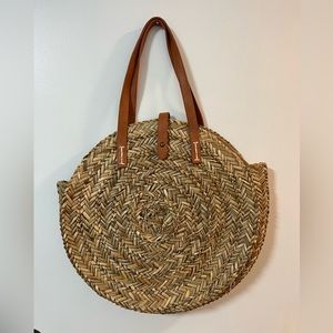 UNIVERSAL THREAD Round Woven Natural
Straw Tote Bag